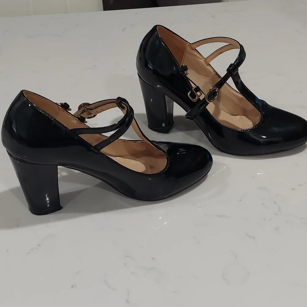 Shoes - Picture 1 of 4